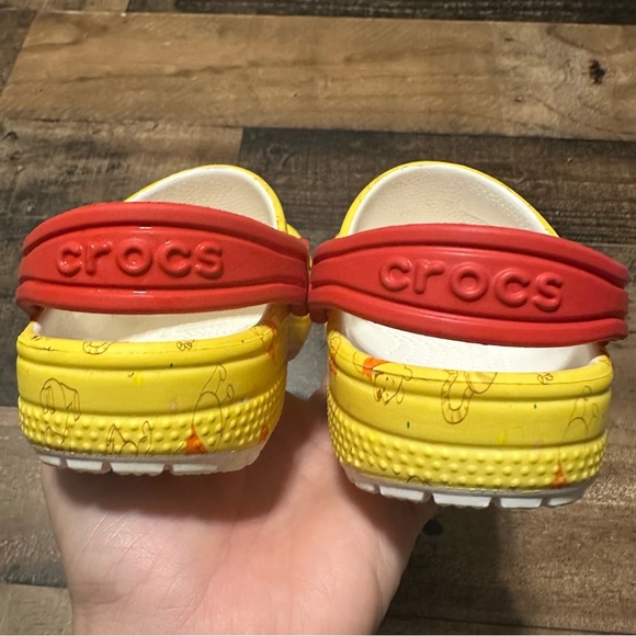 Winnie the Pooh Toddler Crocs - Picture 5 of 8